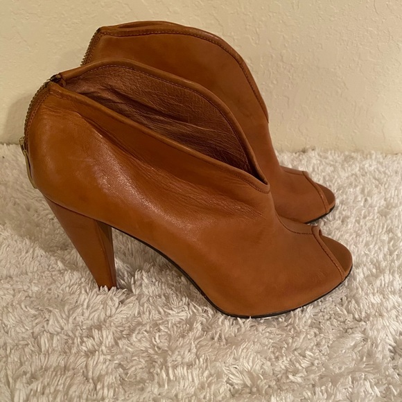 Shoes - Picture 2 of 5